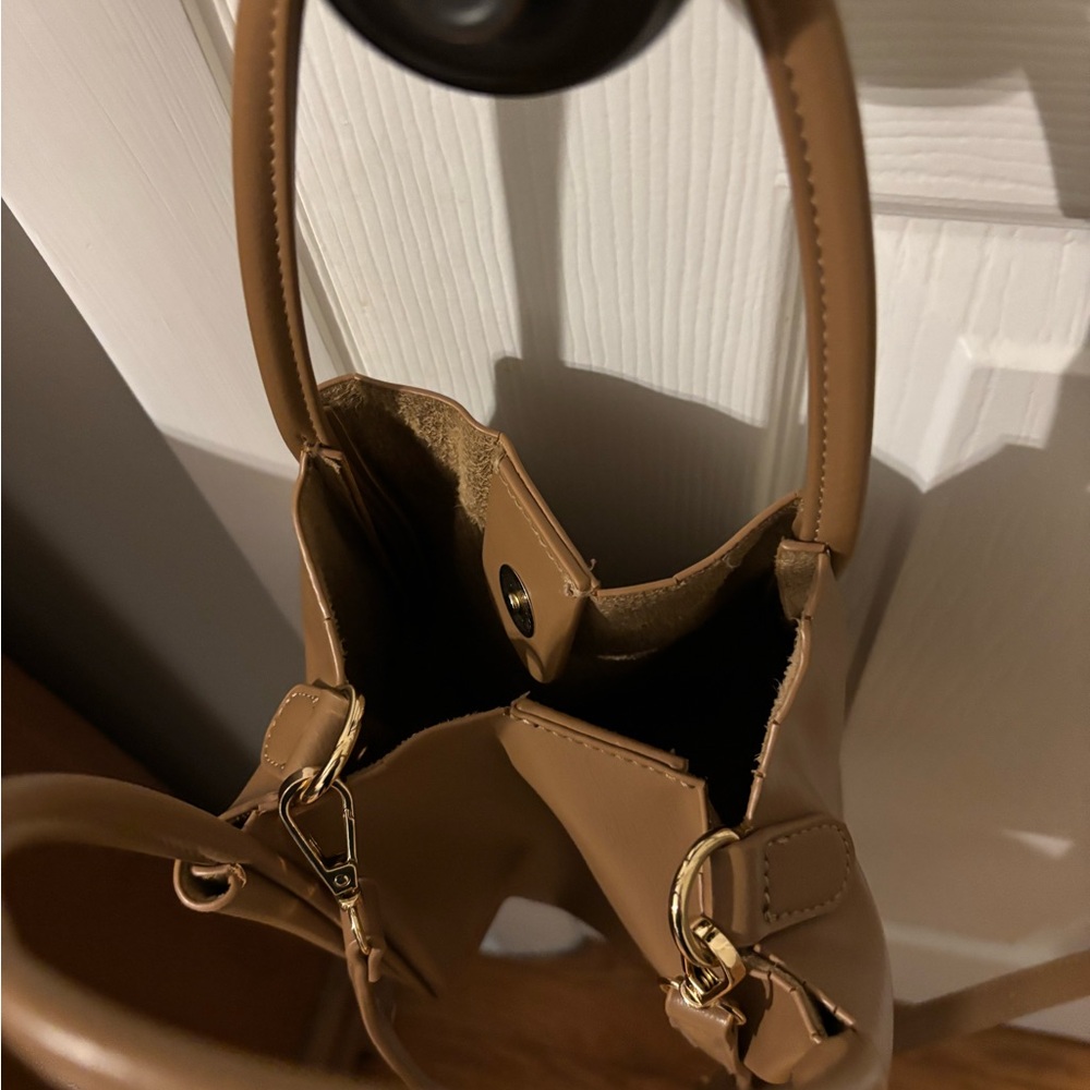 Elegant Brown Leather Handbag, purchased at Anthropologie, excellent condition! - Picture 6 of 10